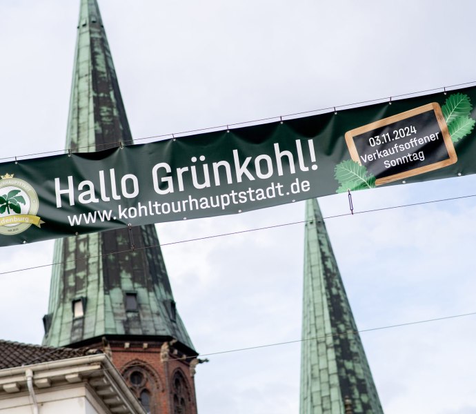 Banner zur Veranstaltung Hallo Grünkohl mit verkaufsoffenen Sonntag in Oldenburg vor der Lamberti-Kirche.